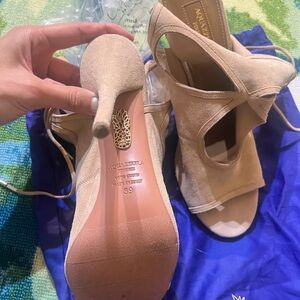 Olivia Paleramo’s street look high heel Aquazzura sexy thing in Nude Suede